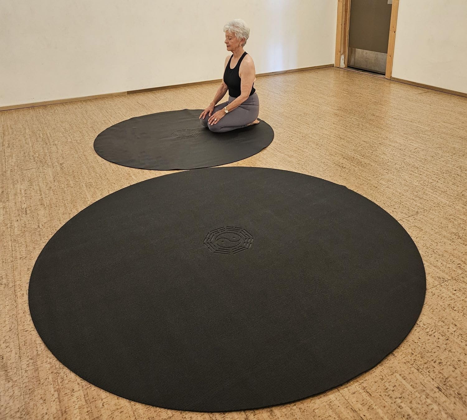 بساط يوغا دائري كبير بقطر 72 ب - مراجعة Pilates Yin Yoga وسعره